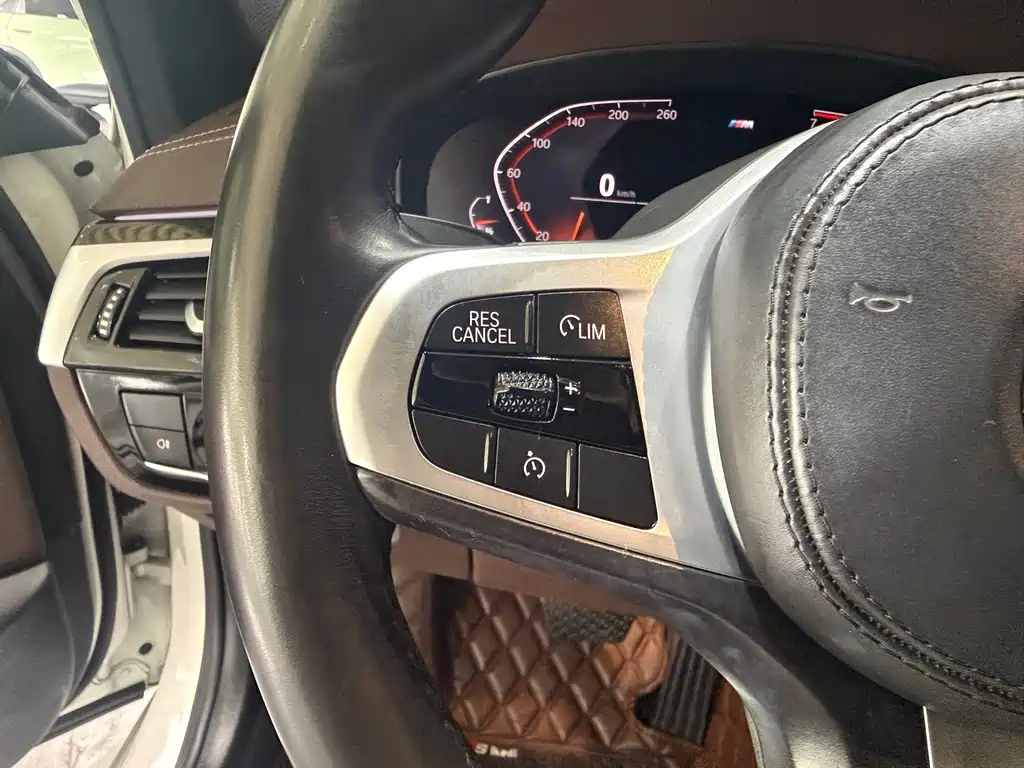 BMW 5 Series — миниатюра 17