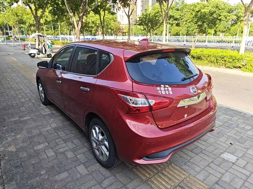 Nissan Tiida — миниатюра 5