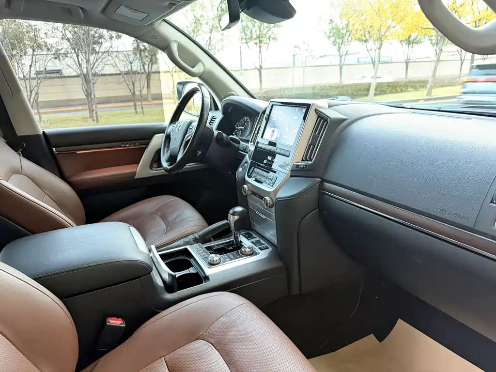 Toyota Land Cruiser 2019 5.7L