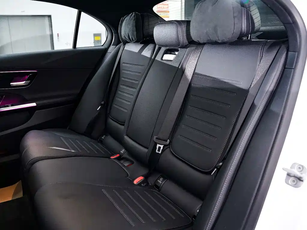 Mercedes-Benz C-Class — миниатюра 13