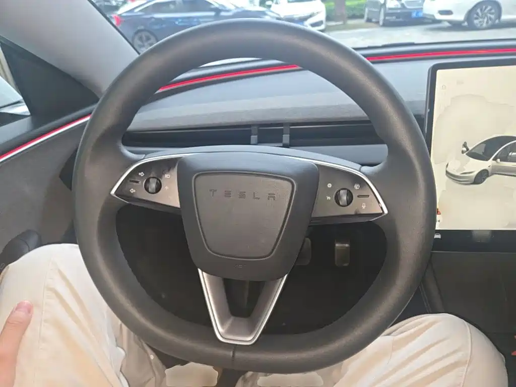 Tesla Model 3 — миниатюра 11