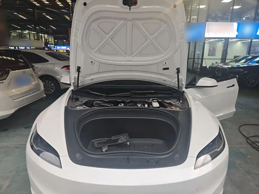 Tesla Model 3 — миниатюра 20