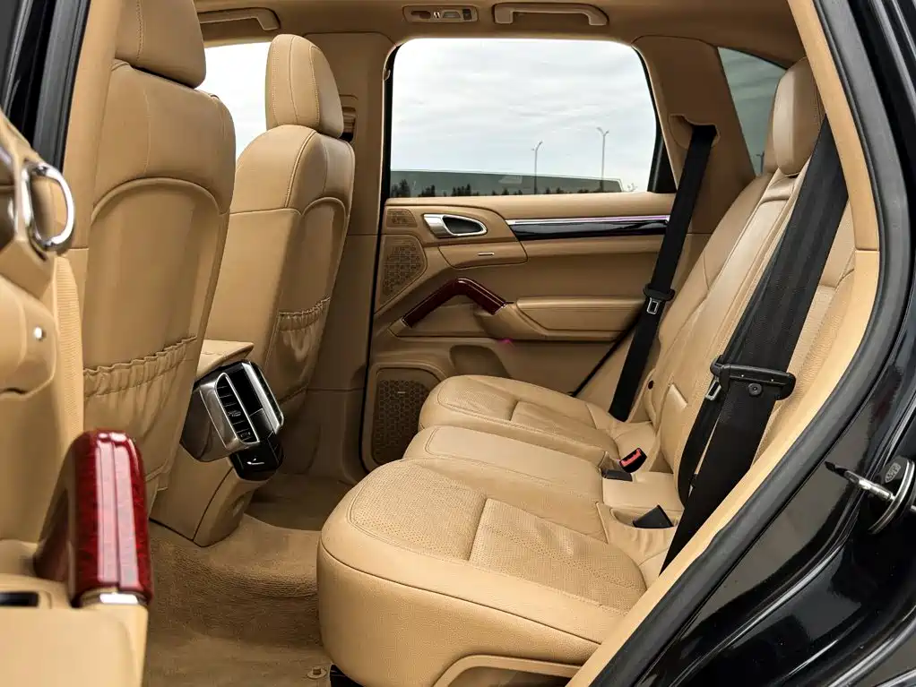 Porsche Cayenne — миниатюра 21