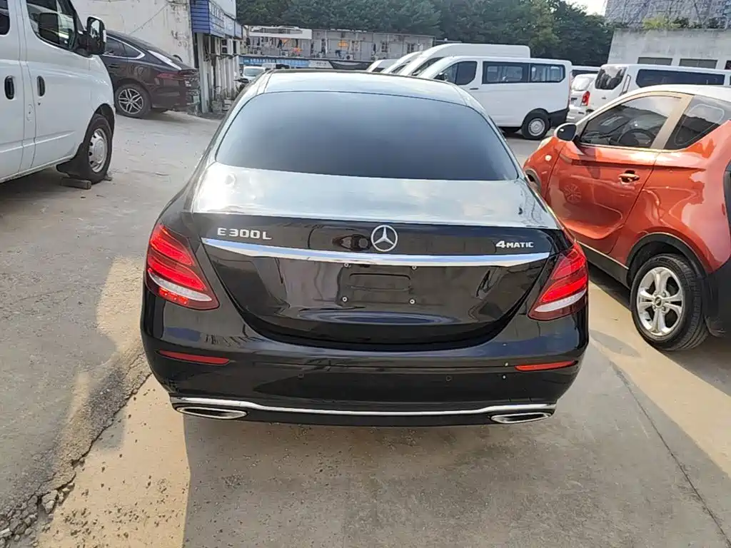 Mercedes-Benz E-Class — миниатюра 6