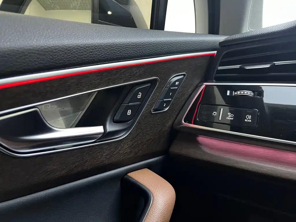 Audi Q7 — миниатюра 9