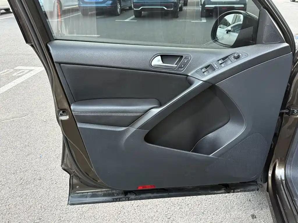 Volkswagen Tiguan 300TSI Auto 2WD Elegant Edition, фото 6