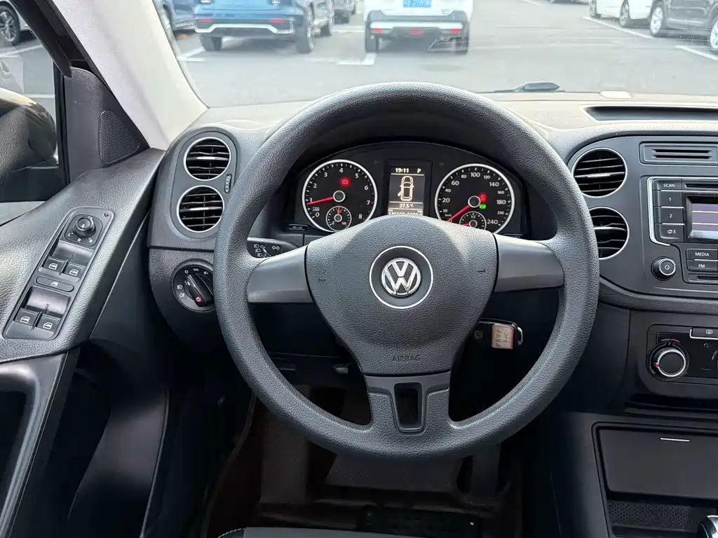 Volkswagen Tiguan 300TSI Auto 2WD Elegant Edition, фото 10
