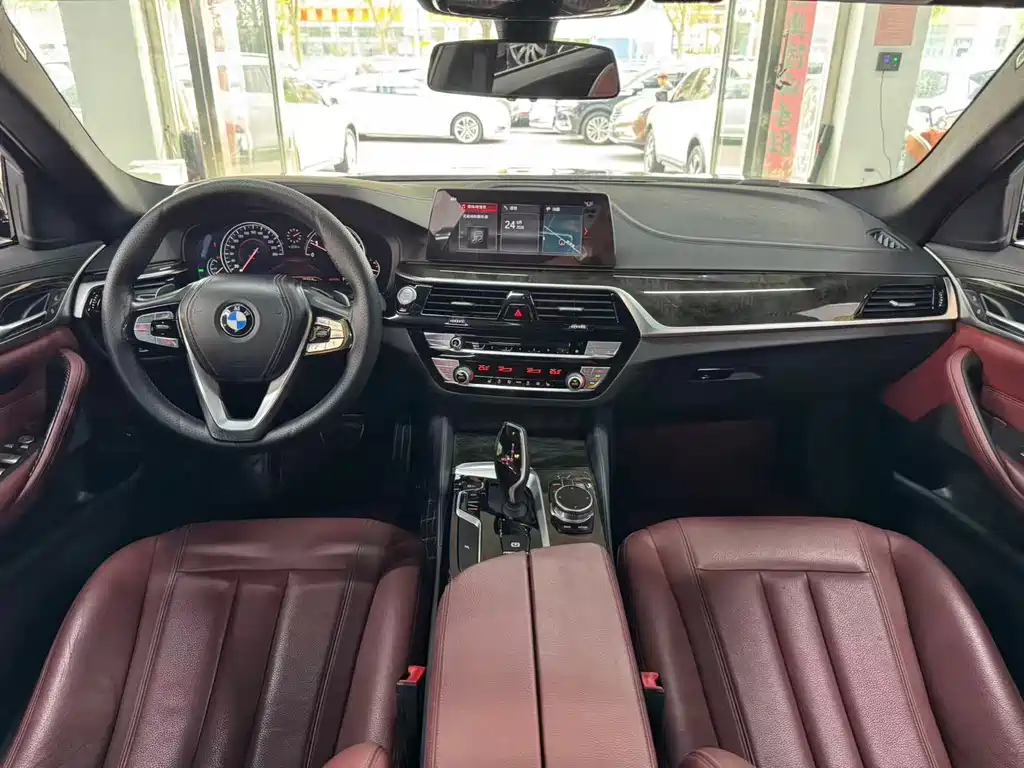 BMW 5 Series — миниатюра 9