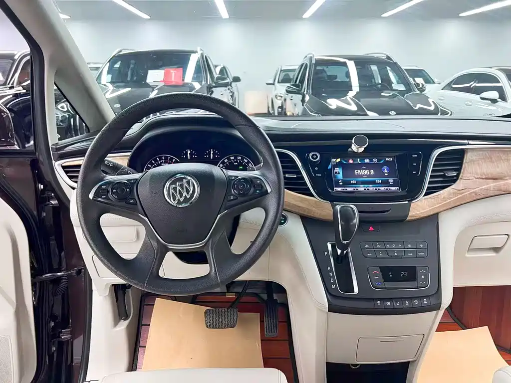 Buick GL8 — миниатюра 18
