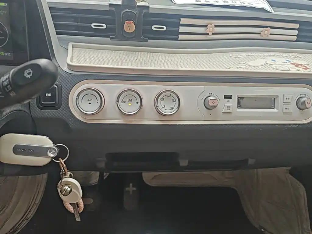 Wuling MINIEV — миниатюра 13