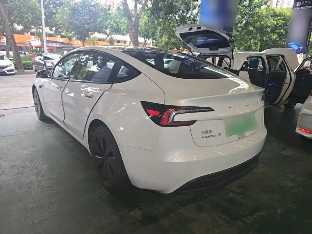 Tesla Model 3 — миниатюра 5
