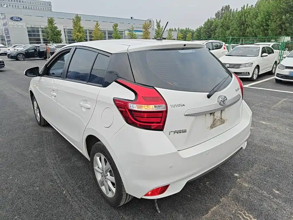 Toyota Yaris L — миниатюра 5