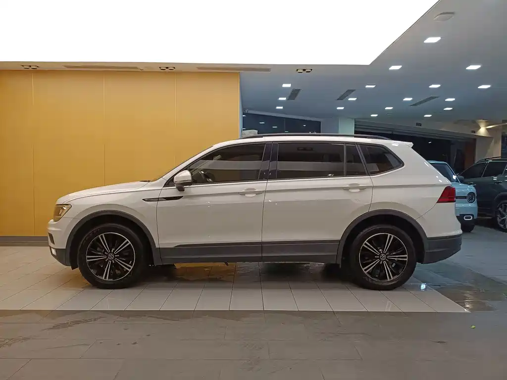 Volkswagen Tiguan L — миниатюра 5