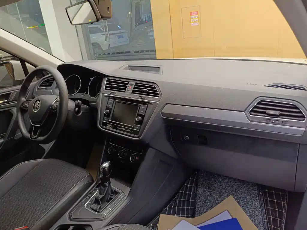 Volkswagen Tiguan L — миниатюра 24