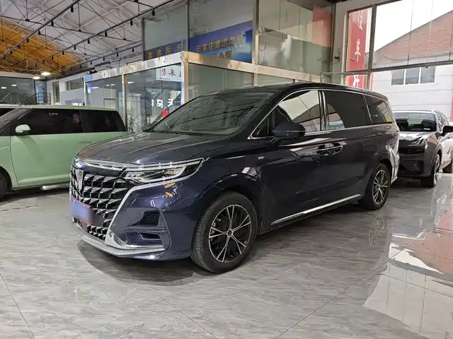 Roewe iMAX8