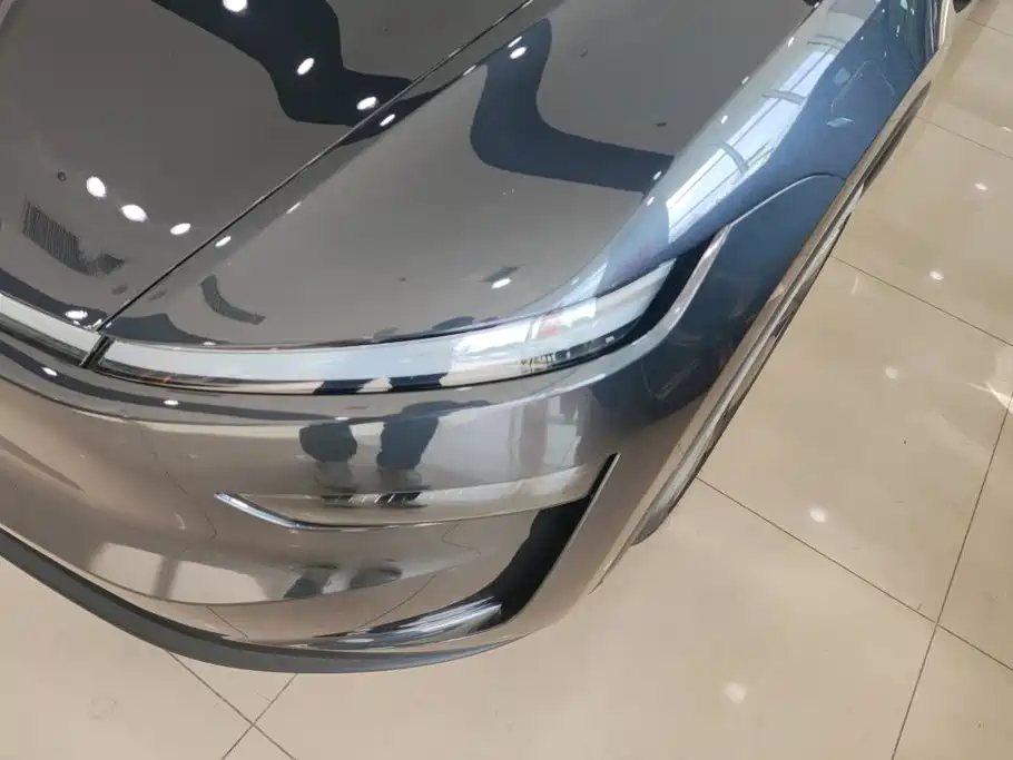 Tesla Model Y — миниатюра 5