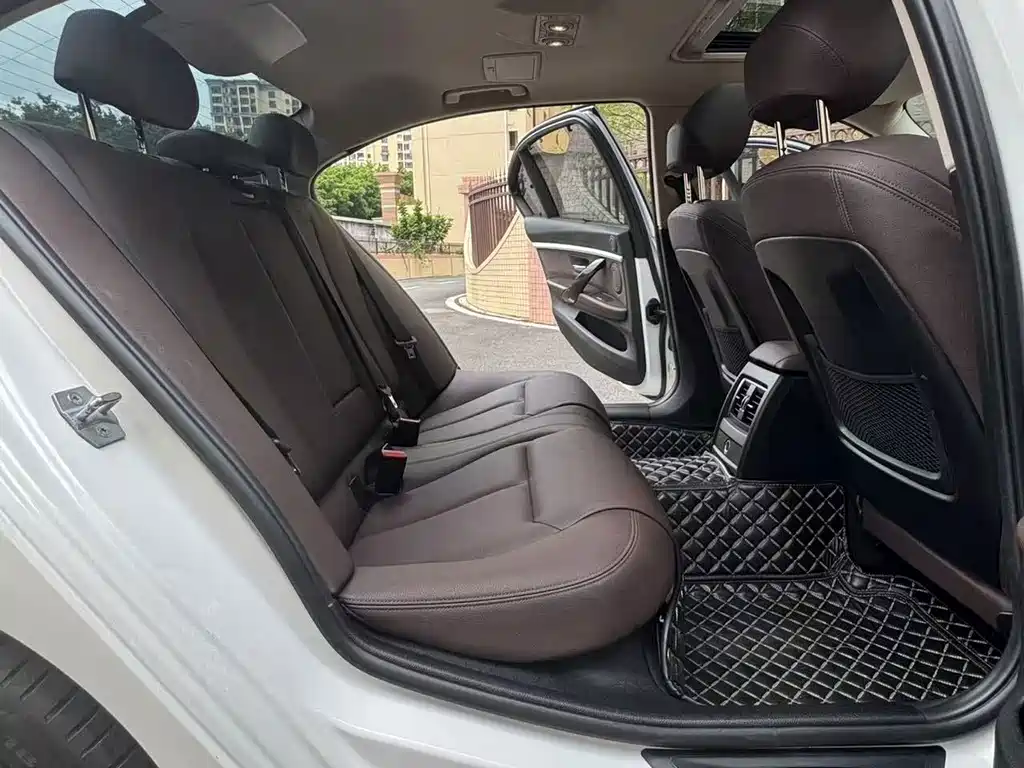 BMW 3 Series — миниатюра 17
