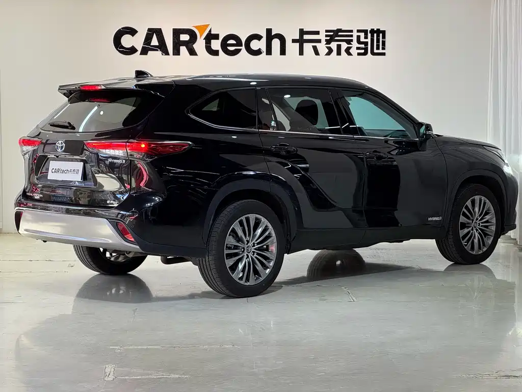 Toyota Highlander 2022 2.5L Luxury 7 мест