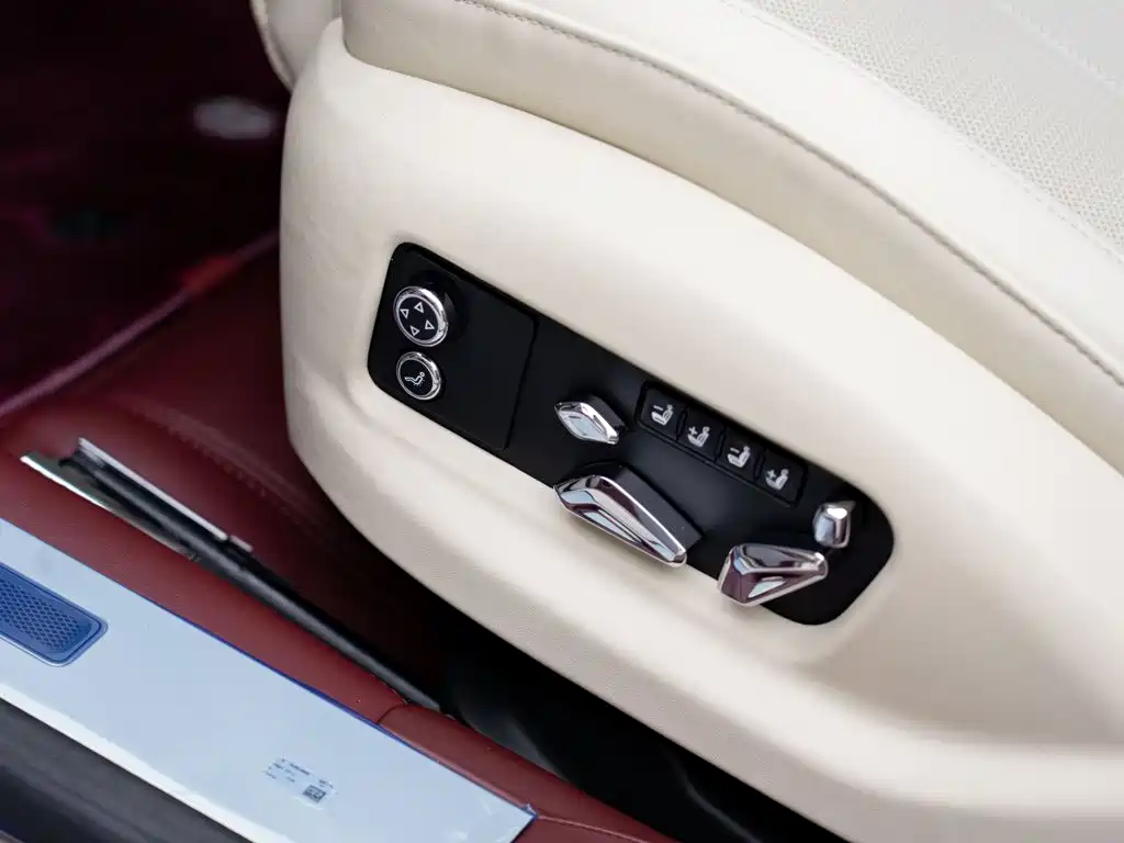 Bentley Flying Spur — миниатюра 8