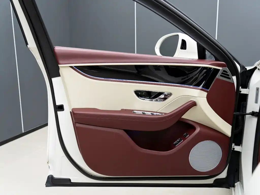 Bentley Flying Spur — миниатюра 7