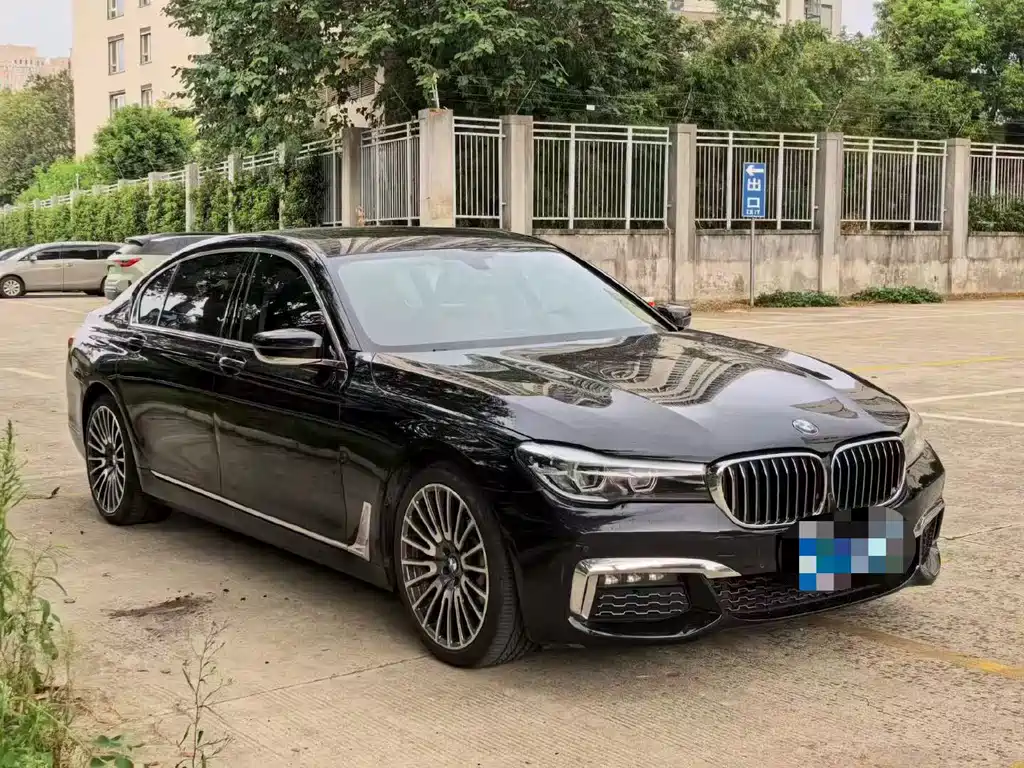 BMW 7 Series — миниатюра 3