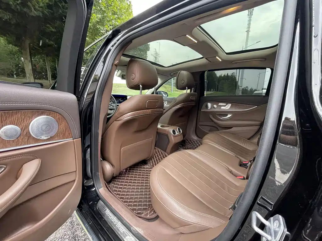 Mercedes-Benz E-Class — миниатюра 4
