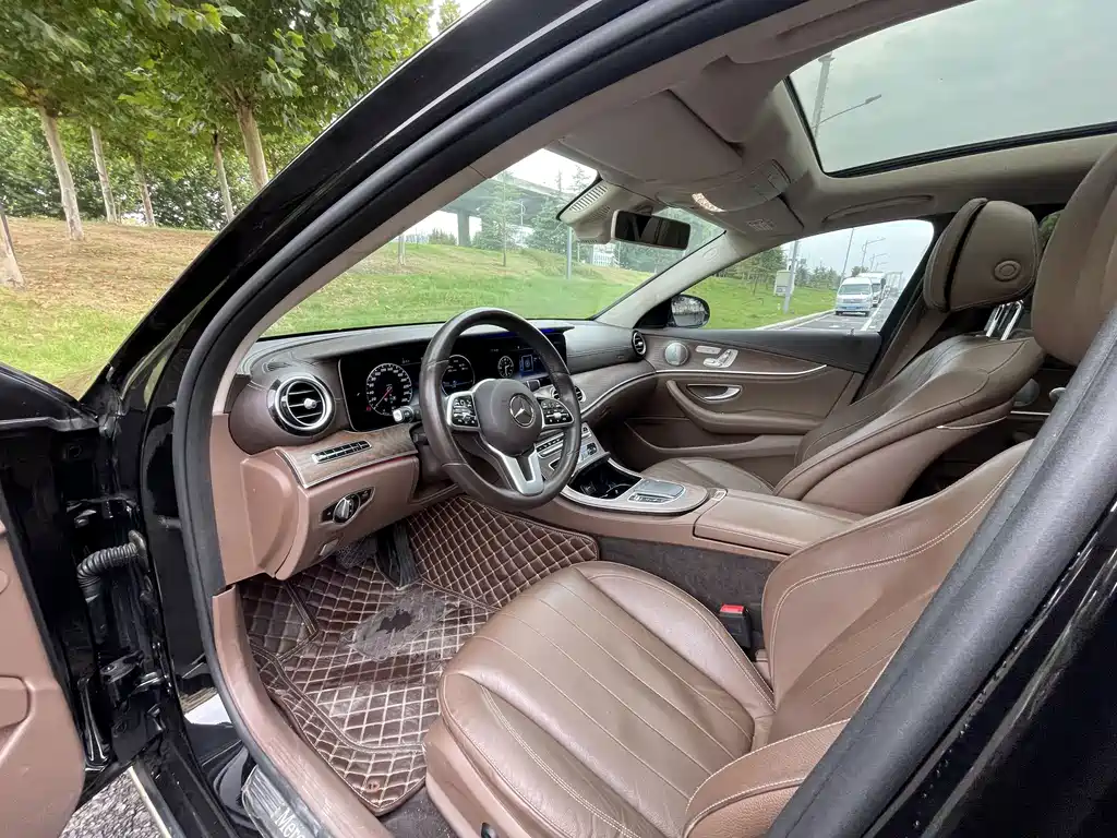 Mercedes-Benz E-Class — миниатюра 8