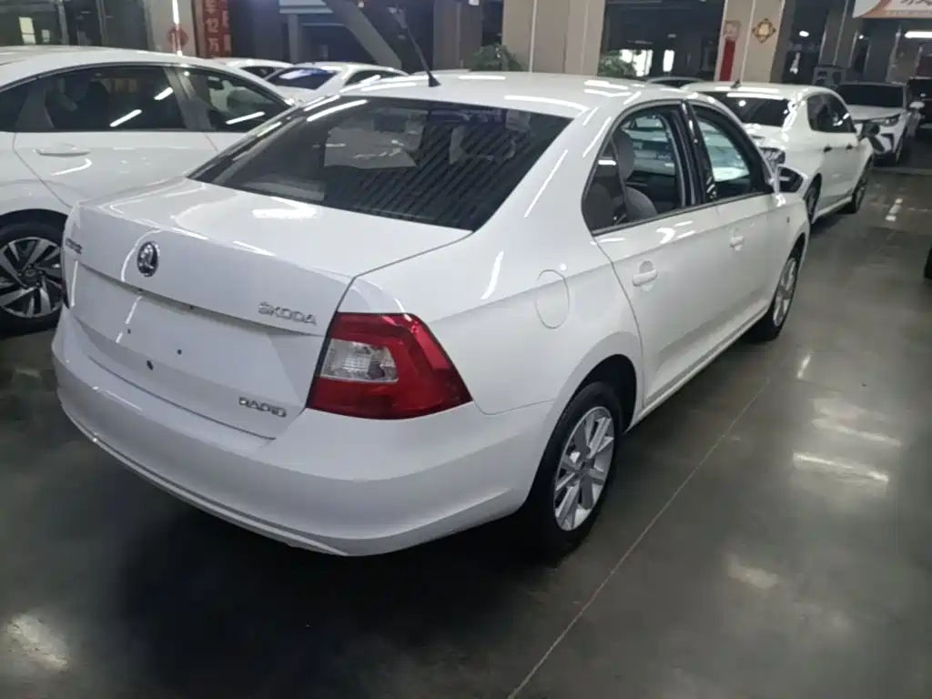 Skoda Rapid — миниатюра 7