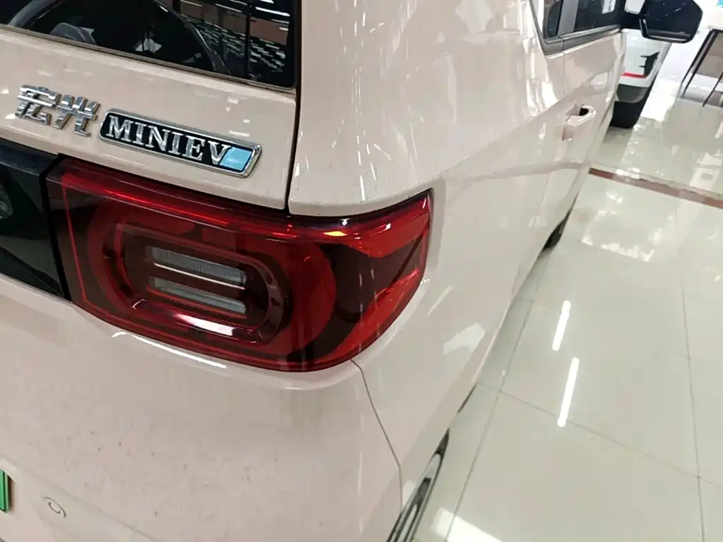 Wuling MINIEV — миниатюра 8