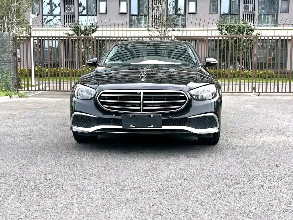 Mercedes-Benz E-Class — миниатюра 2