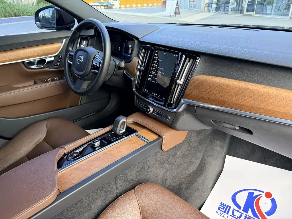 Volvo S90 2022 B5 Luxury