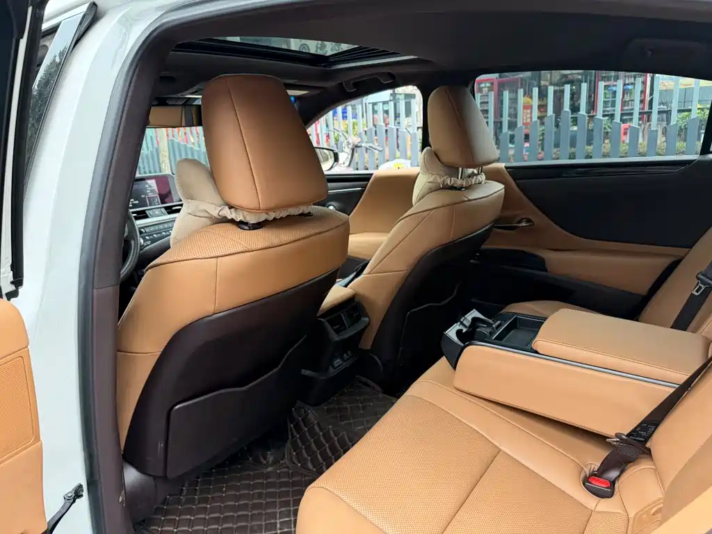 Lexus ES — миниатюра 11
