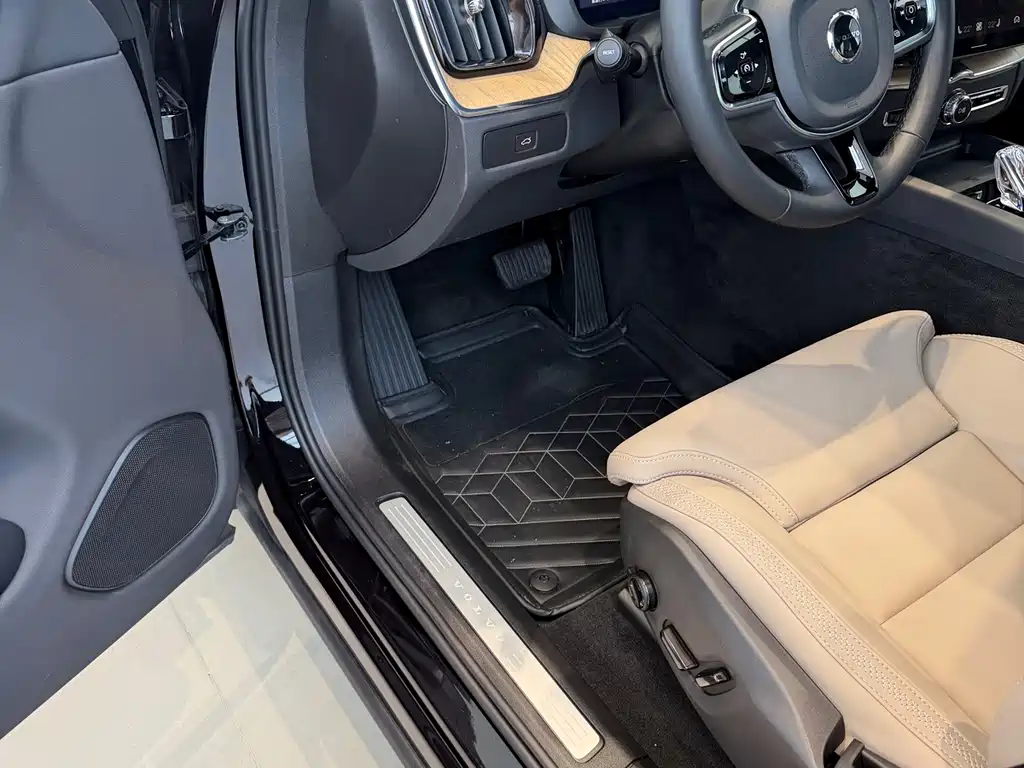 Volvo XC60 — миниатюра 8