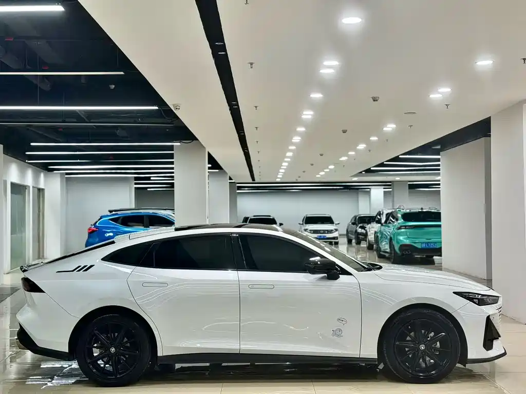 Changan UNI-V — миниатюра 3