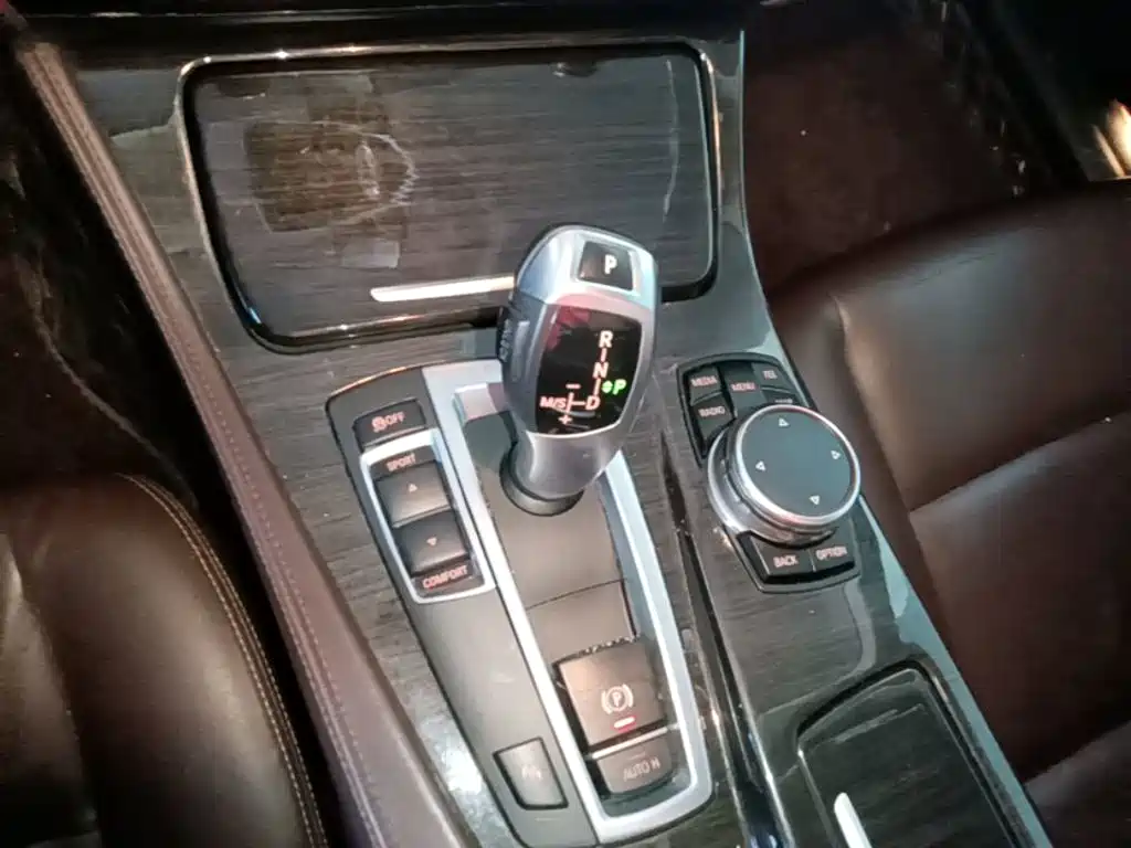 BMW 5 Series — миниатюра 14