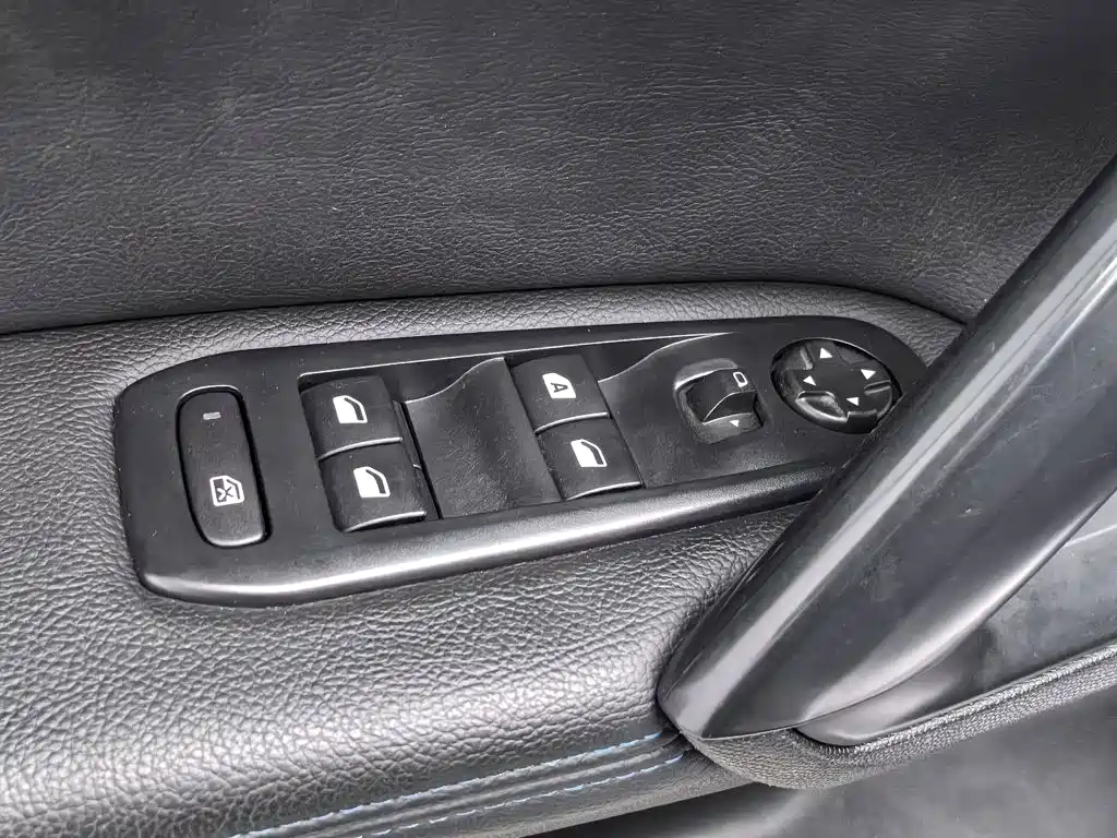 Peugeot 308 — миниатюра 9