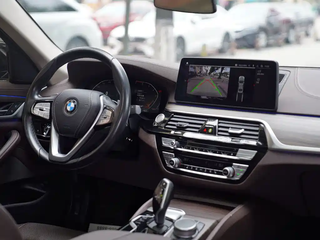 BMW 5 Series — миниатюра 5
