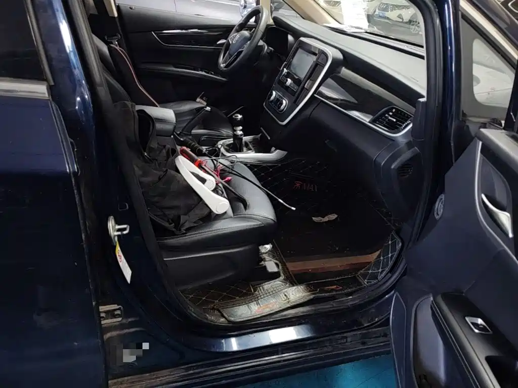 BYD MAX — миниатюра 20
