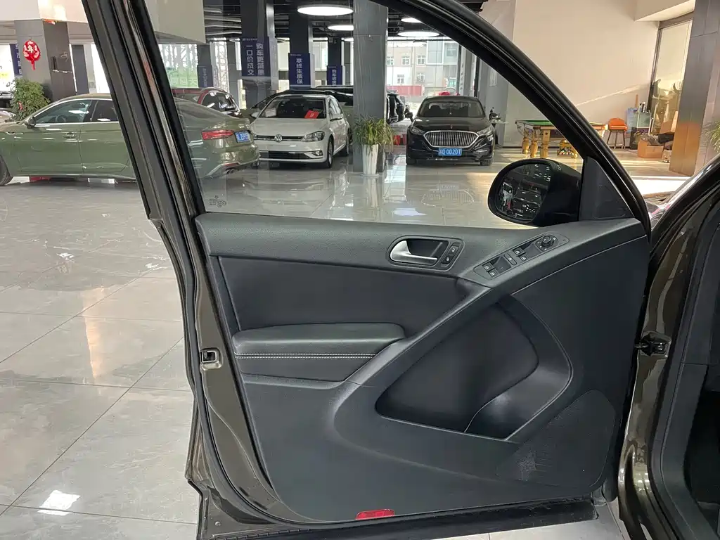 Volkswagen Tiguan — миниатюра 11