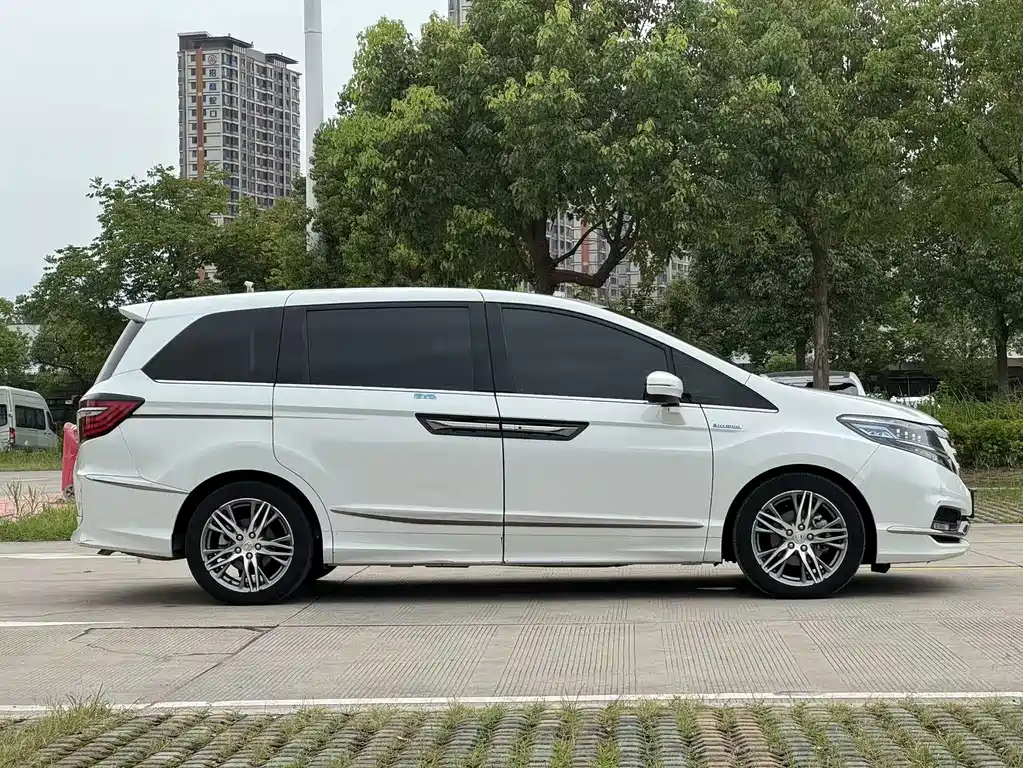 Honda Elysion — миниатюра 2