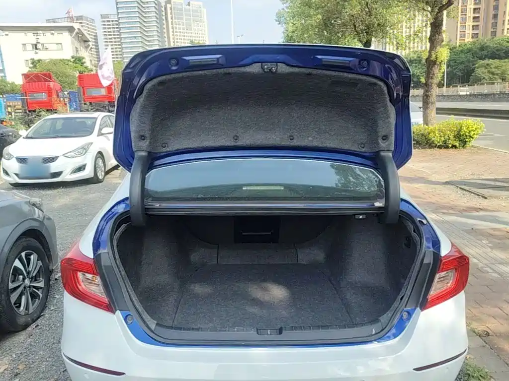 Honda Accord — миниатюра 19