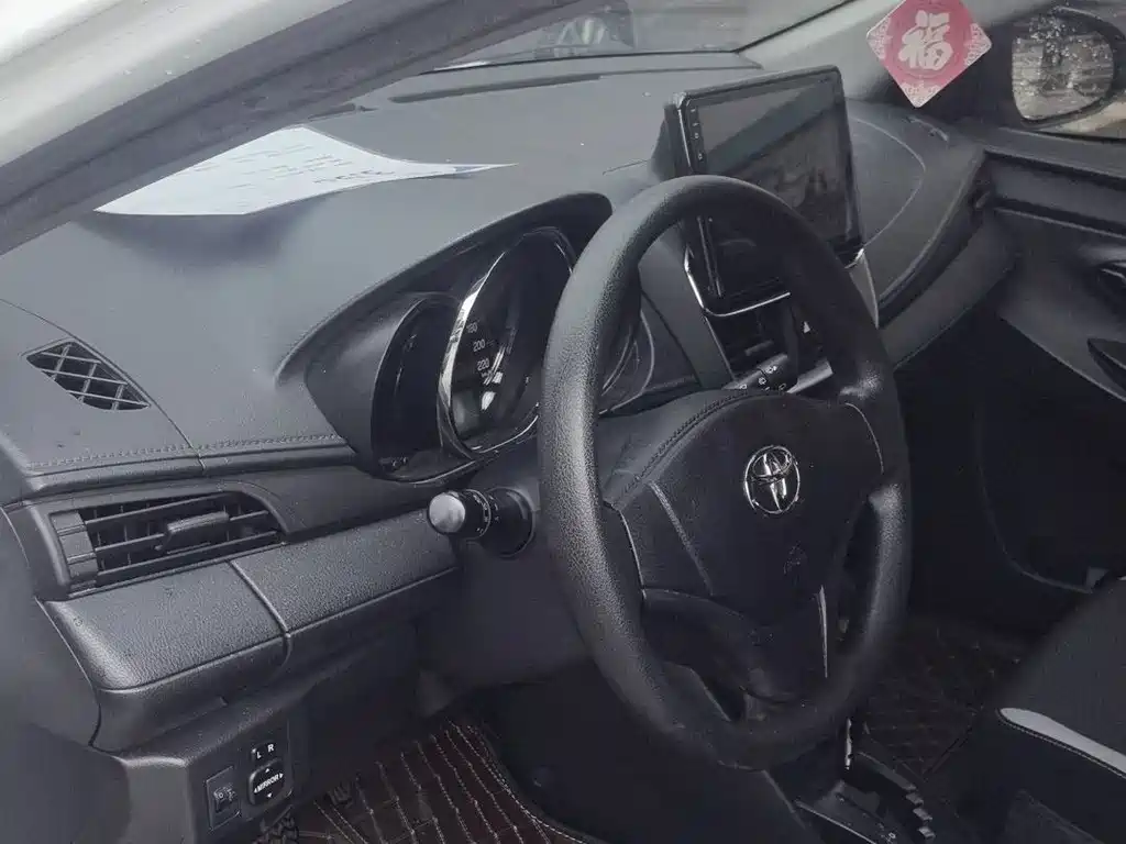 Toyota Yaris L — миниатюра 10
