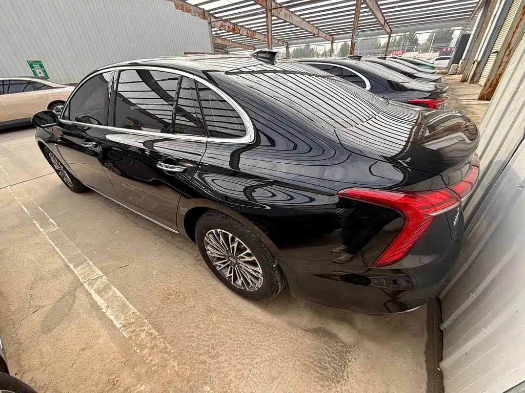 Hongqi Hongqi H5 — миниатюра 10