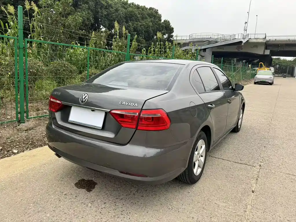 Volkswagen Lavida — миниатюра 9