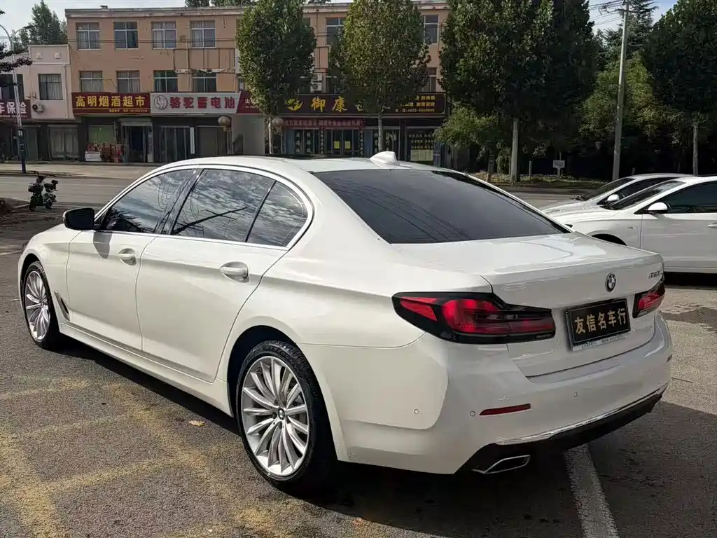 BMW 5 Series — миниатюра 5