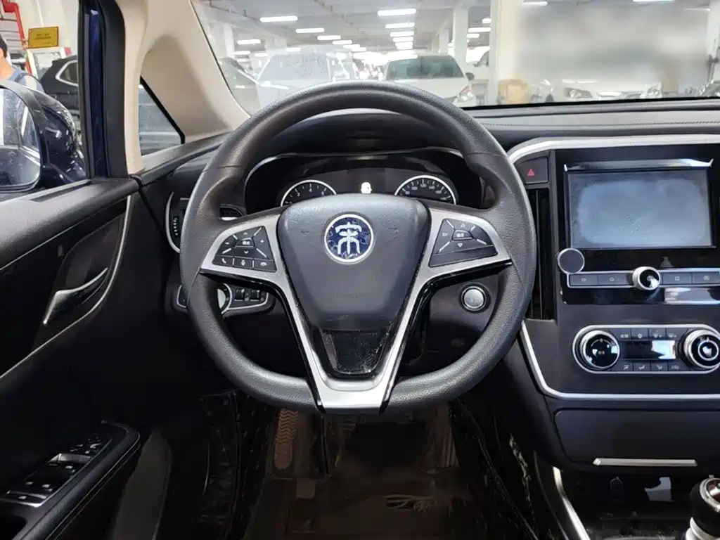 BYD MAX — миниатюра 3