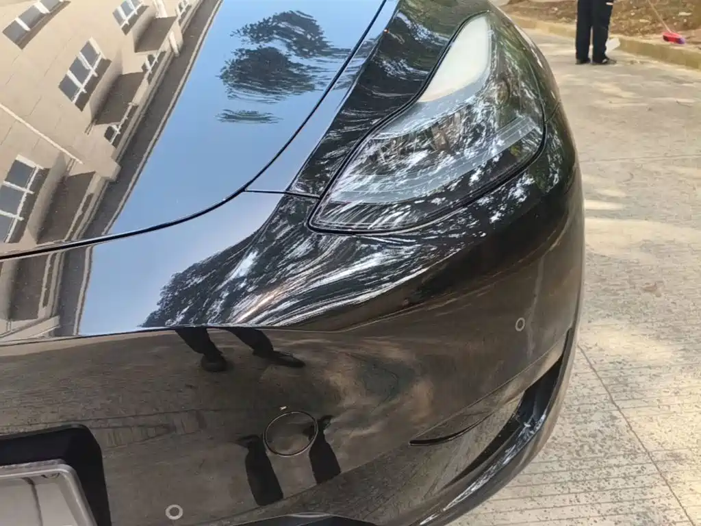 Tesla Model Y — миниатюра 24