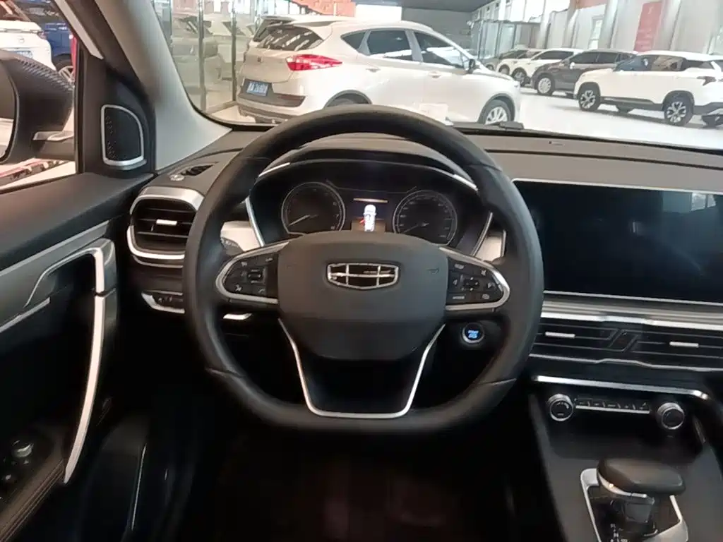 Geely Binyue — миниатюра 11