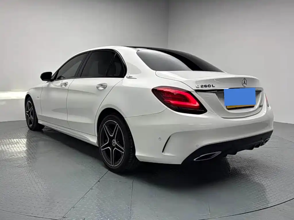 Mercedes-Benz C-Class — миниатюра 7