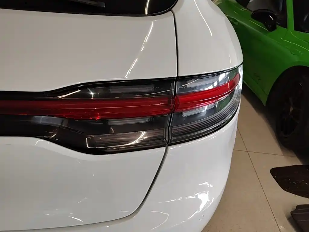 Porsche Macan — миниатюра 8